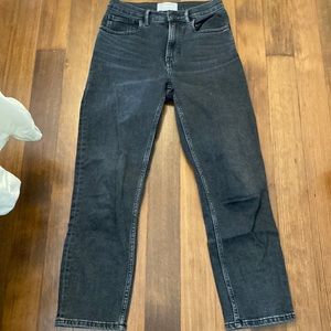 Everlane The Cheeky Jean size 26. Gently worn. Black wash.